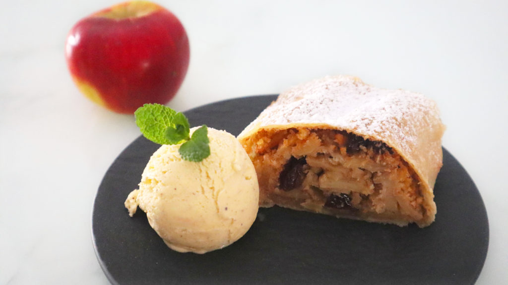 現在の画像に代替テキストがありません。ファイル名: Apfelstrudel-scaled.jpg