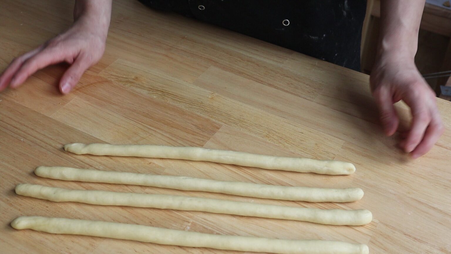 イースターの編み込みパンのレシピ